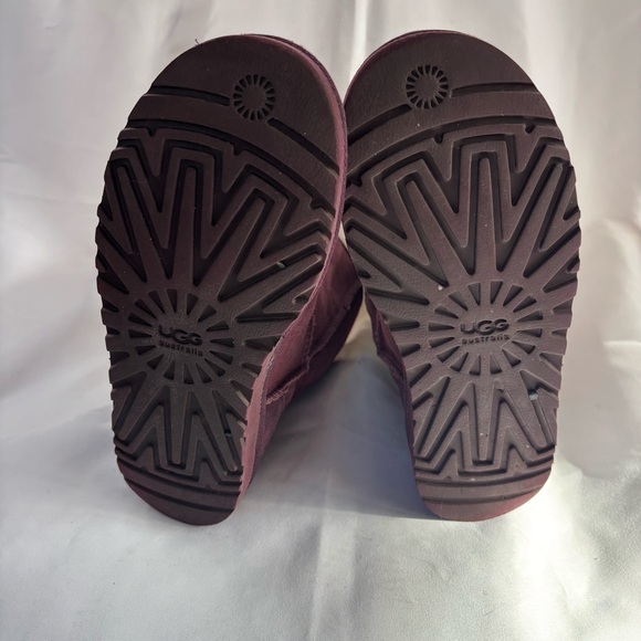 UGG Classic Short Port Wine Color Sheepskin Shearling Boots Size W7 - Picture 6 of 6